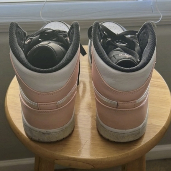 Like New Air Jordan 1 Retro High OG Crimson Tint - Men's Size 10 - Picture 4 of 7